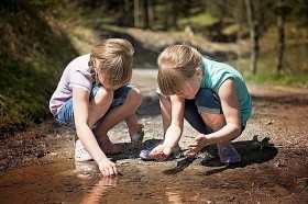 Photo - 2 girls looking into puddle Pezibear